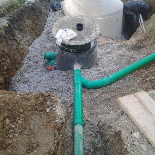 Kanalarbeiten und Regenentwässerung mit Regenwasserzisterne für ein Einfamilienhaus in Schäftlarn